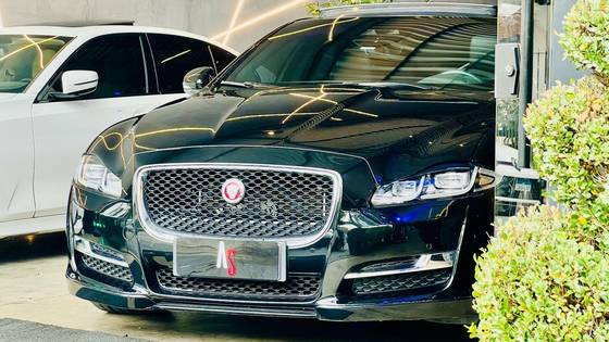 JAGUAR XJ 3.0 R-SPORT SUPERCHARGED V6 24V GASOLINA 4P AUTOMÁTICO